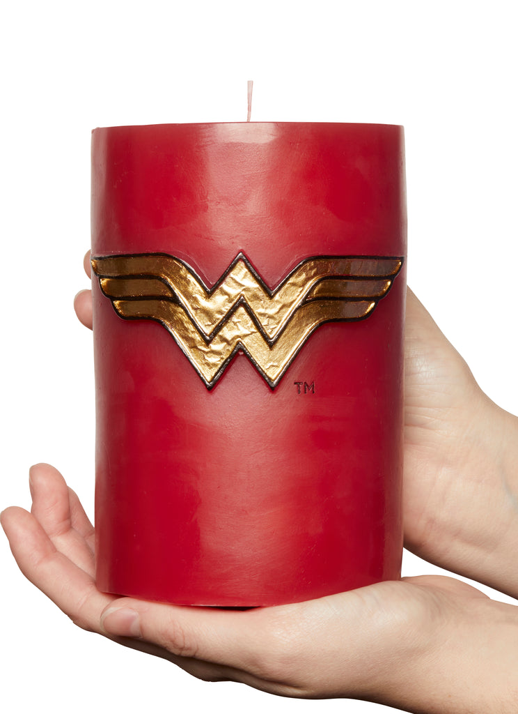 DC Comics: Wonder Woman Sculpted Insignia Candle
